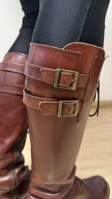 Cizme din piele, marime 38, stare buna, inchidere cu fermoar