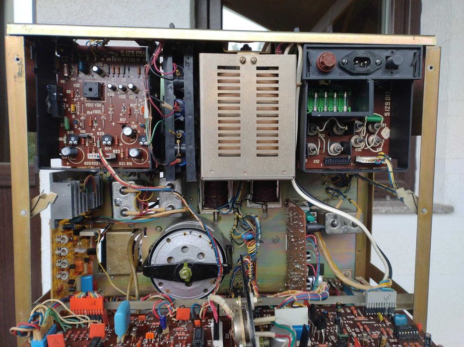 Magnetofon ROSTOV 105, s-a facut revizie capitala.