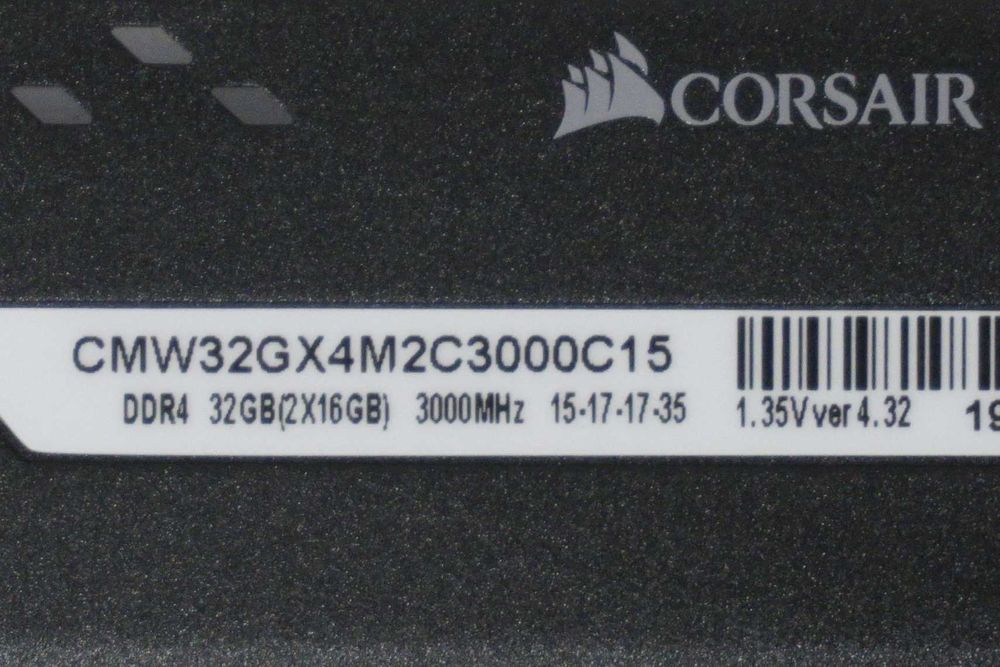 32GB (2х16) CORSAIR VENGEANCE PRO RGB DDR4 3000 cl15 RAM памет