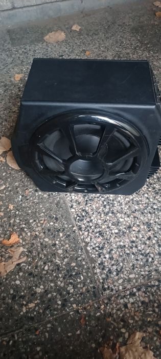 Axton активен субуфър