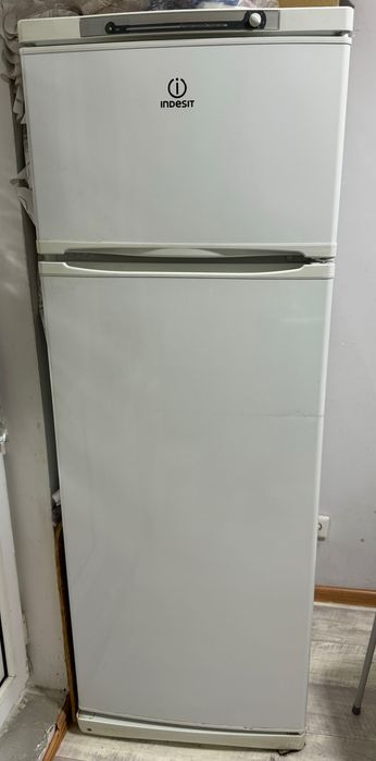 Холодильник Indesit