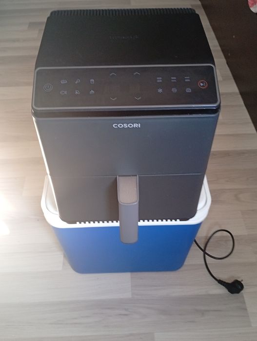 Vând friteuza cu aer cald cosori