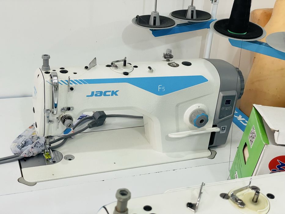Jack va boshqa turdagi moshinkalar bor