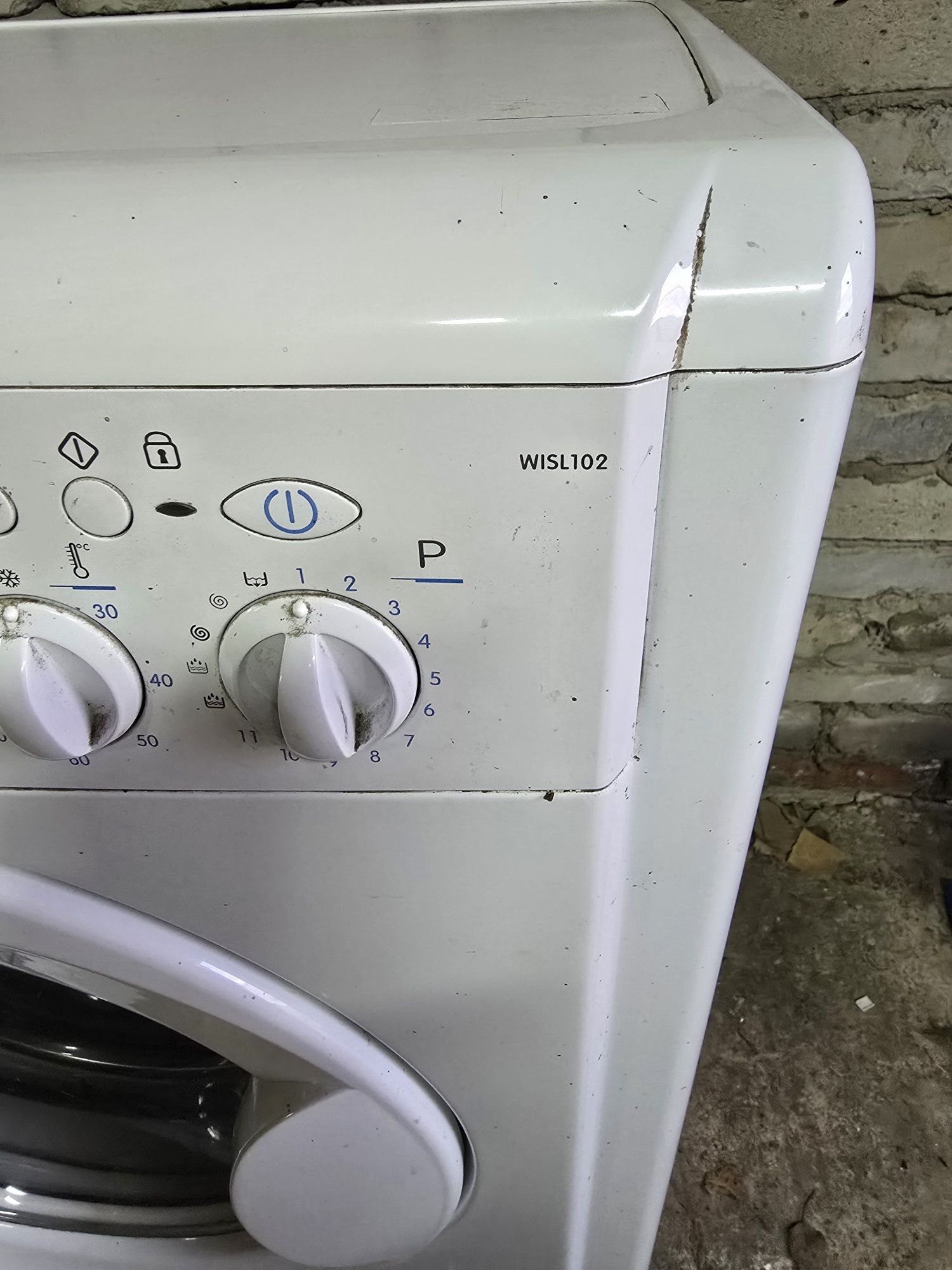 Продам стиральную машину Indesit sw 010413