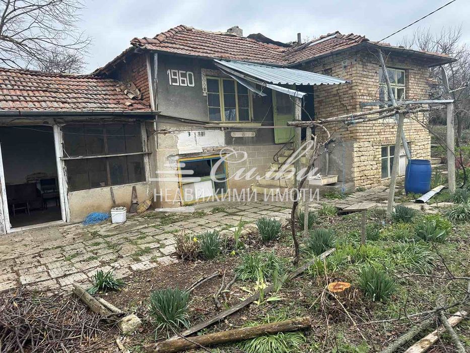 Къща в Шумен, област-с.Добри-Войниково площ 75 цена 25000