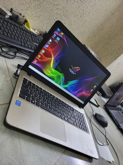 Ноутбук ASUS  Для работы ,учебы