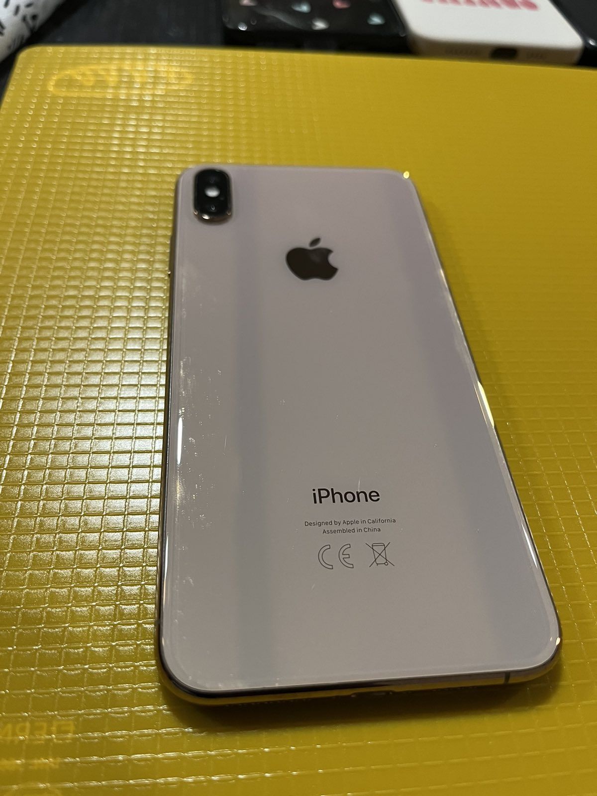 I phone xs Max gold 64gb