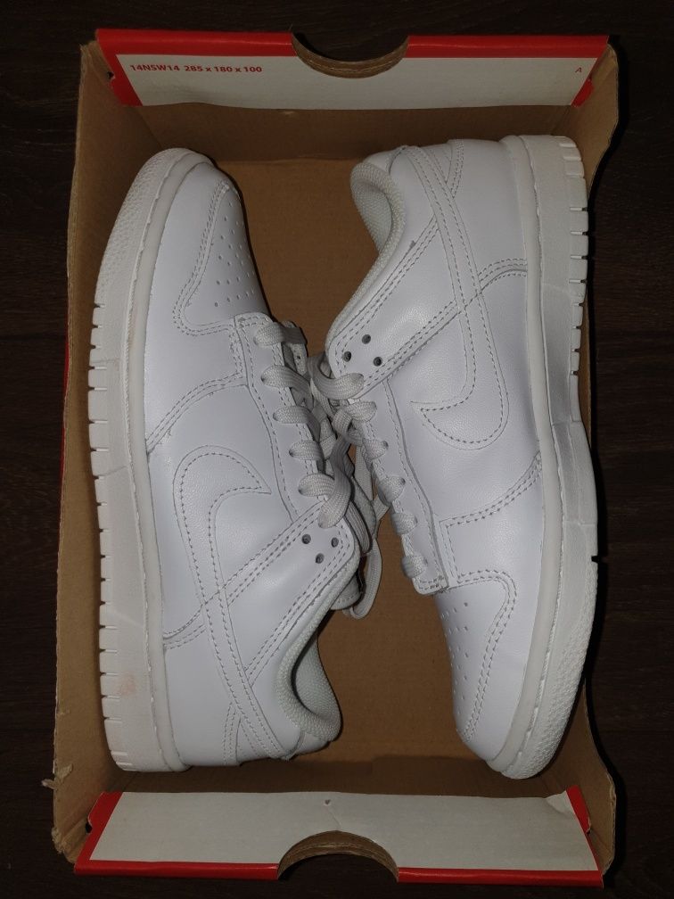 NOI Nike Dunk Low Triple White EU 37,5 & 38