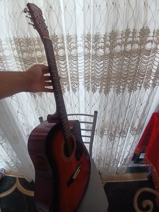 Acoustic Gitara 6 strunali