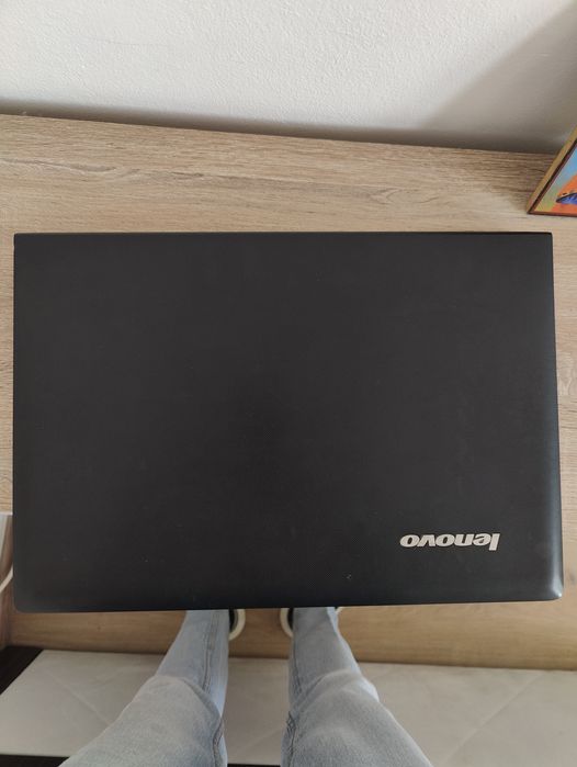 Laptop Lenovo arată impecabil