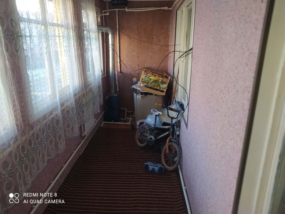 Квартира сотилади срочно за каналда садаф туйхона оркасида
