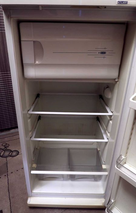 Продам холодильник АТЛАНТ в нерабочем состоянии