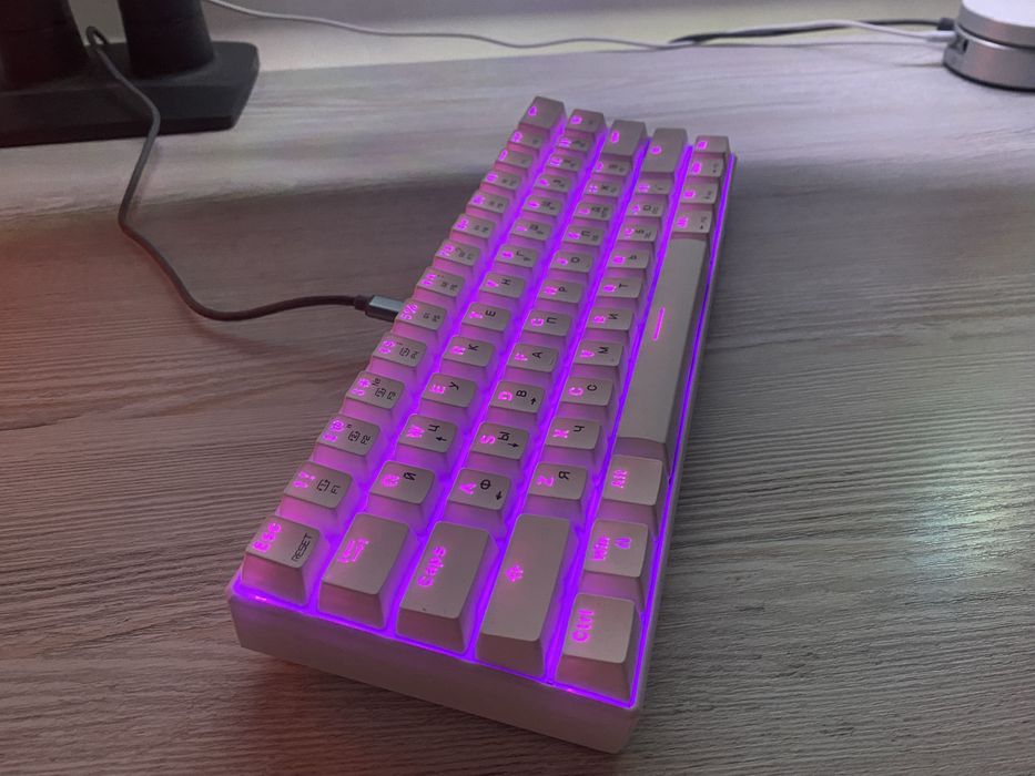 Продается механическая клавиатура. Mexanik klaviatura sotiladi.