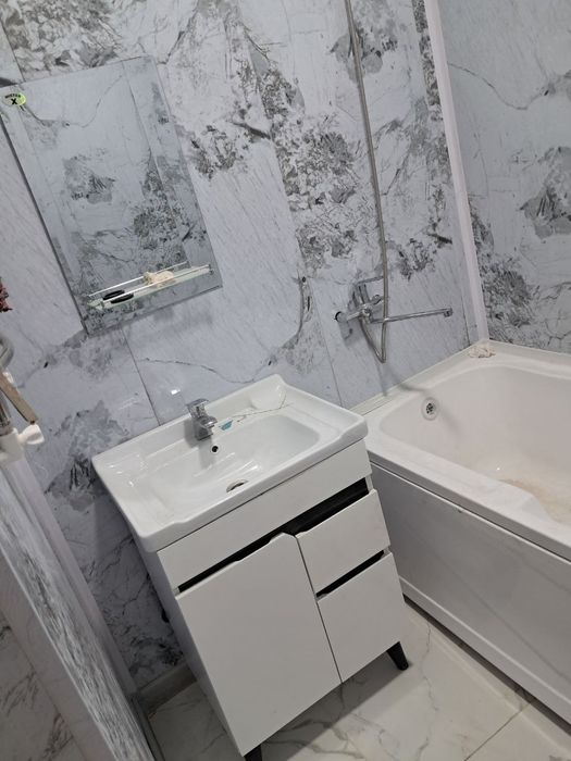 Navoiy shahridan  2 xona uy ISFAAN domi yangi bozor