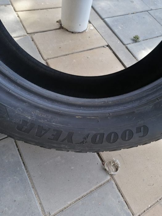 Продам шины зимние в отличном состоянии