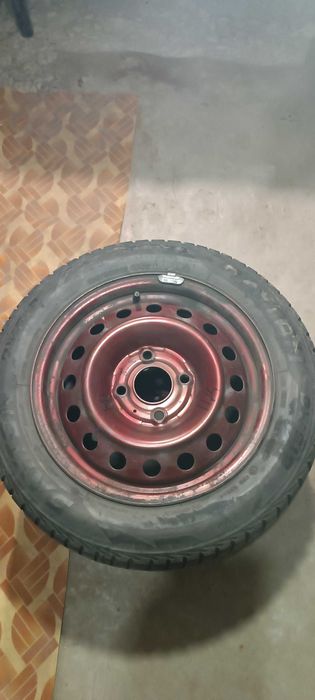 Продавам  зимни гуми с метални джанти