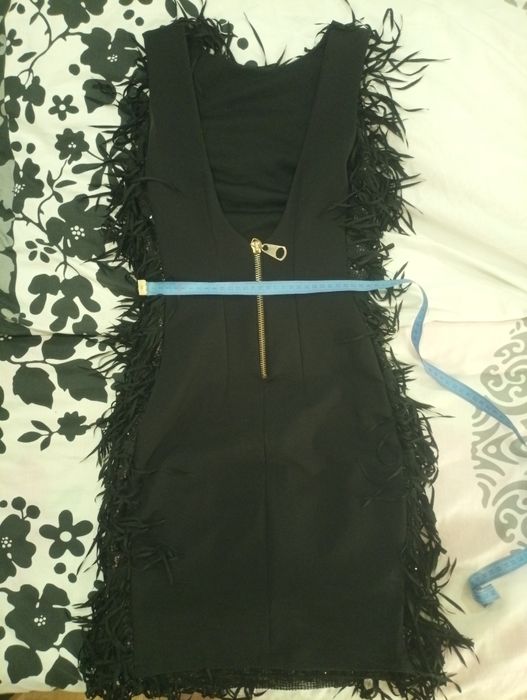 Официална черна рокля с ресни и пайети