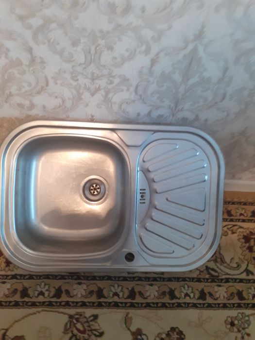 Жаңа раковина сатылады. Нержовика. Тігін машинаның тумбочкасы. Люстра