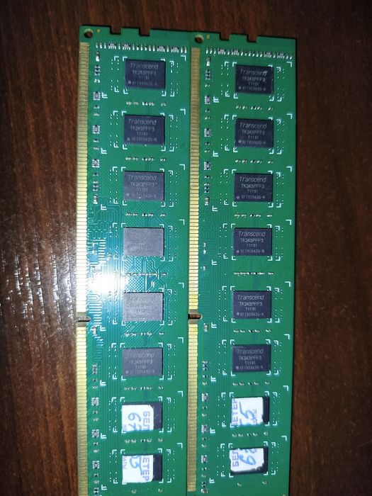 2 штукиTranscend DDR3 2GB 1333MHz CL9 (модель JM1333KLN-2G).
