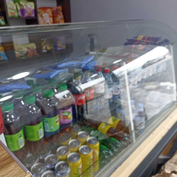 Продается витринный холодильник