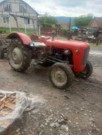 Vând tractor Massey Ferguson