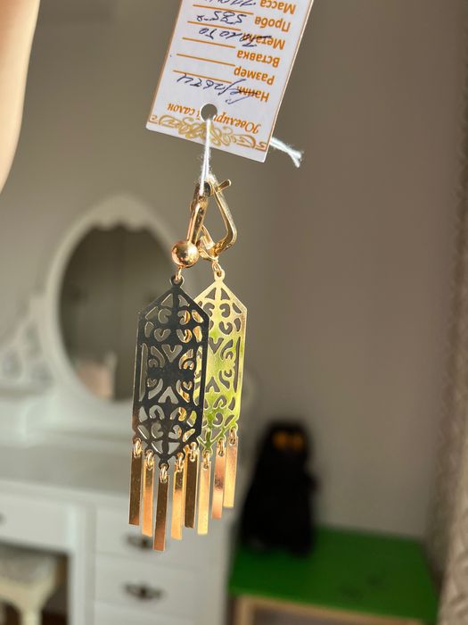 Продам эксклюзивные золотые серьги