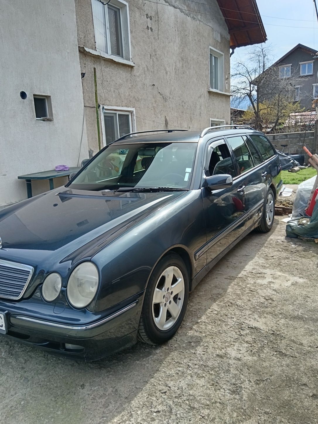 Продавам Mercedes-Benz E270 Cdi 2001