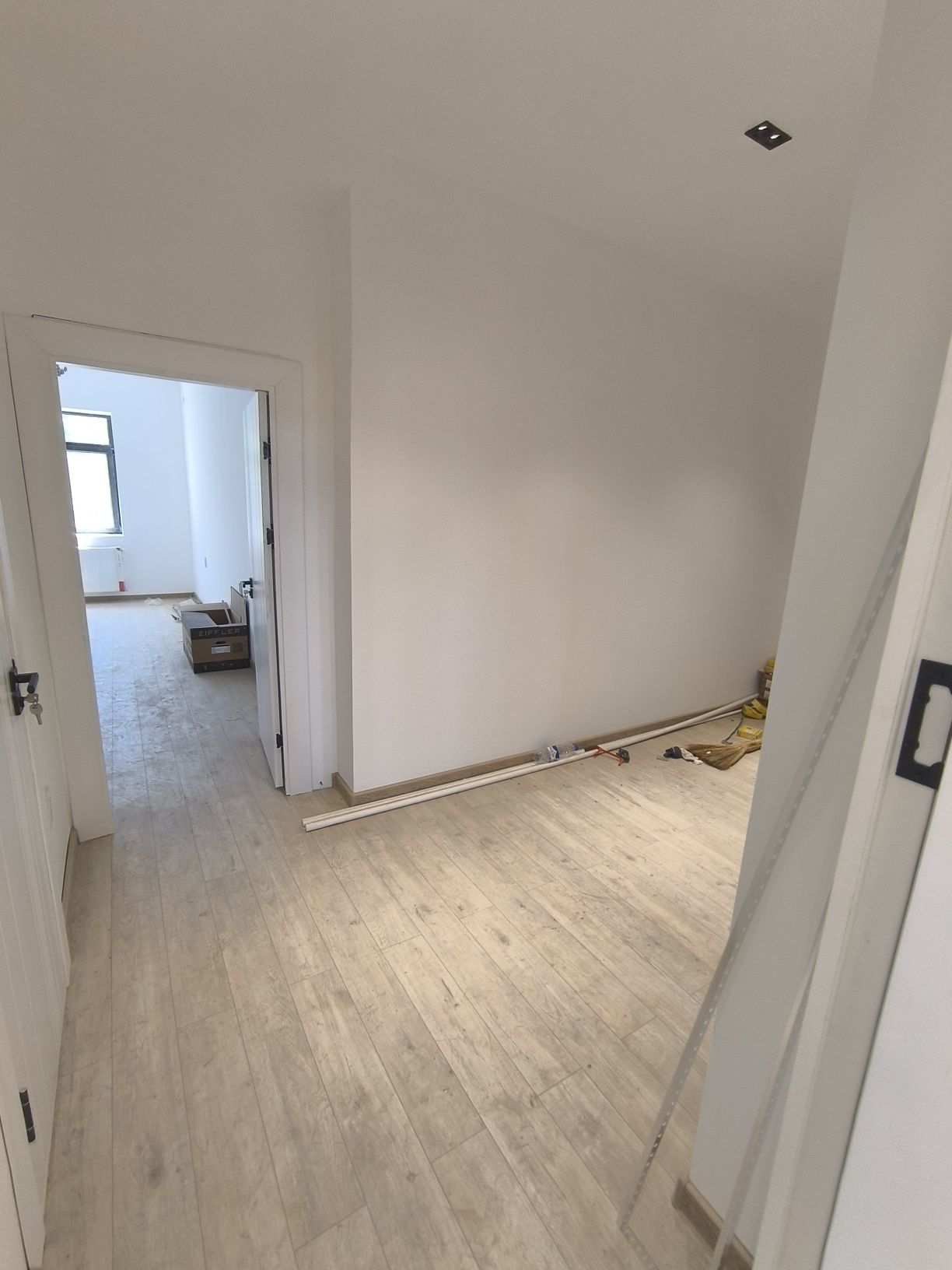 Новостройка 1 ком. Сергели 1. 40м² Евро ремонт.не торец. 5/7 кирпич