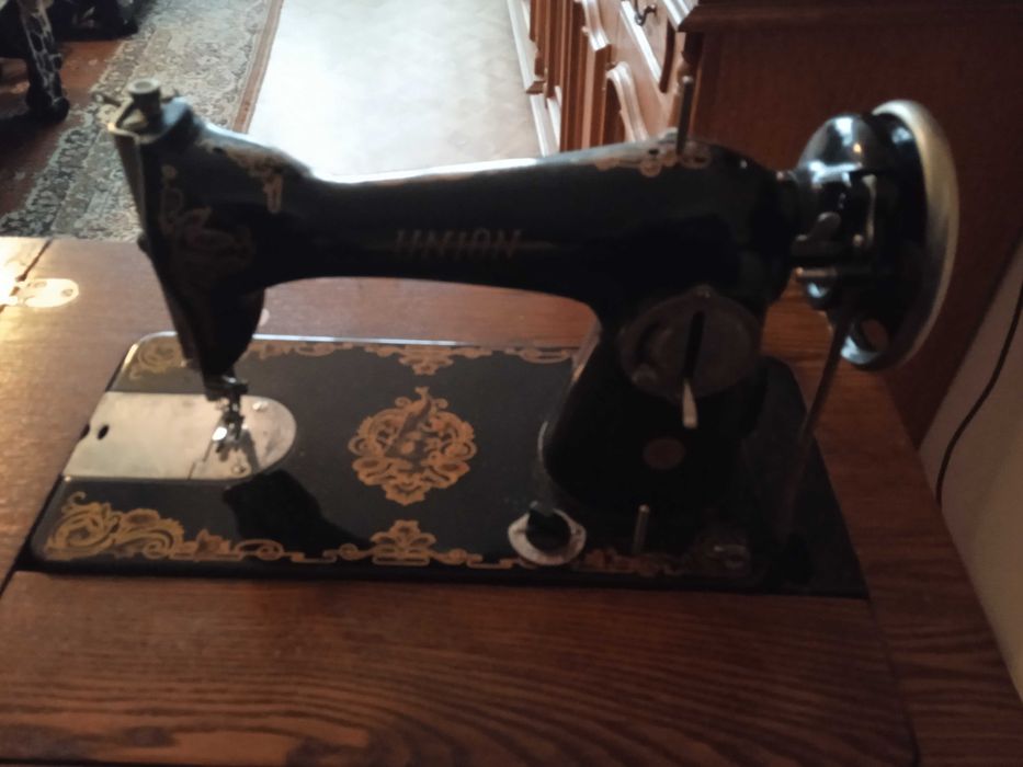 Продавам крачна шевна машина,,Юнион,,оригинална руска.