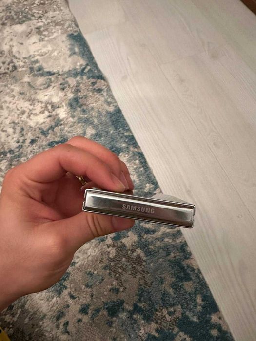 Samsung Galaxy Flip 5 de 512 GB în stare impecabilă, Menta, Sticla Org