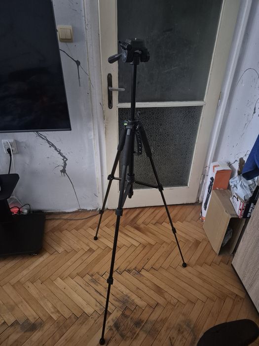 Комплект Фото Камера Canon 2000D + чанта + стойка