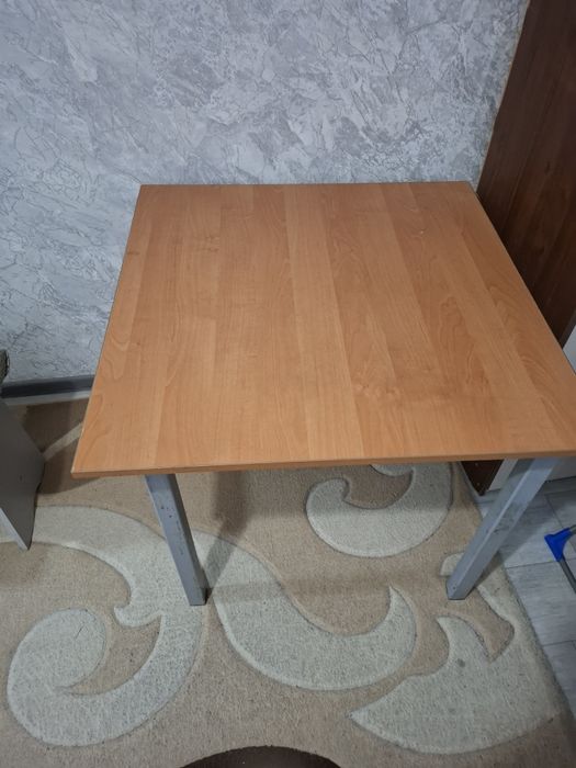 Продам кухонный стол