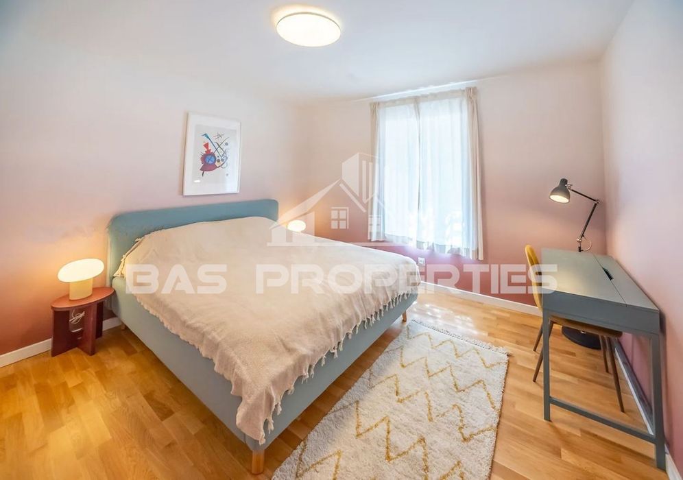 Дава се под наем Тристаен апартамент в София, Център - 96 кв.м за 750 € - Снимка #2