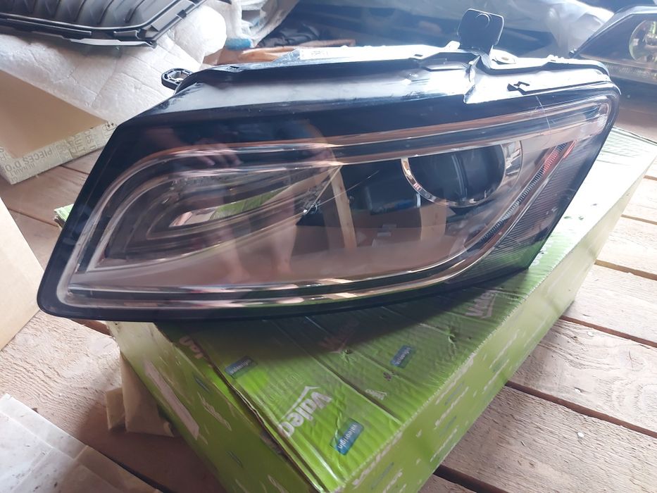 Far st Audi Q5 cod valeo 90036428