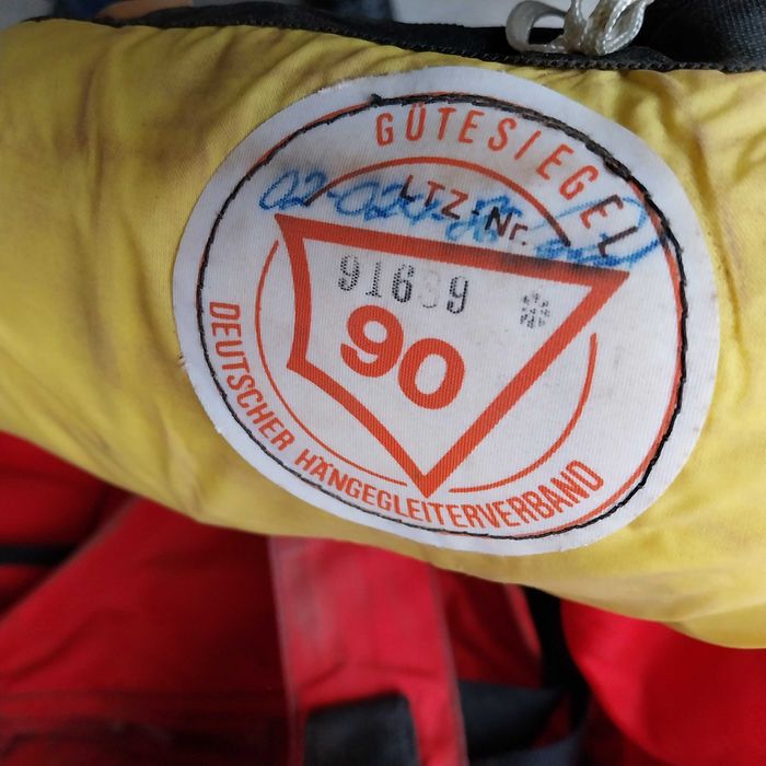 НАЙ ДОБРАТА ОФЕРТА Charly Затворена СБРУЯ + Парашут за парапланер