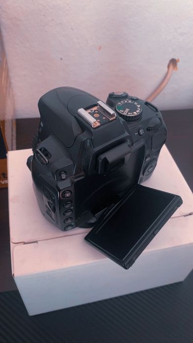 Фотоапарат Nikon D5000