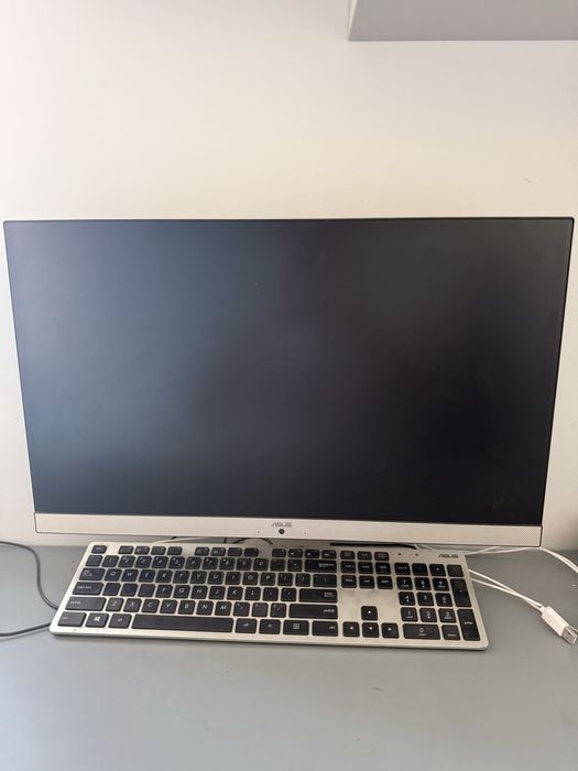Asus All-in-One V241 – i3 Gen 11, 8GB RAM, 256GB SSD – Stare excelentă