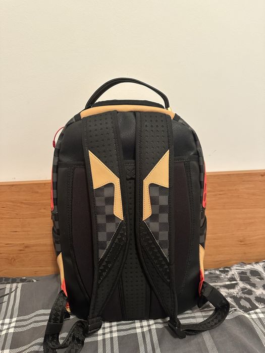 Продавам лимитирана раница Sprayground