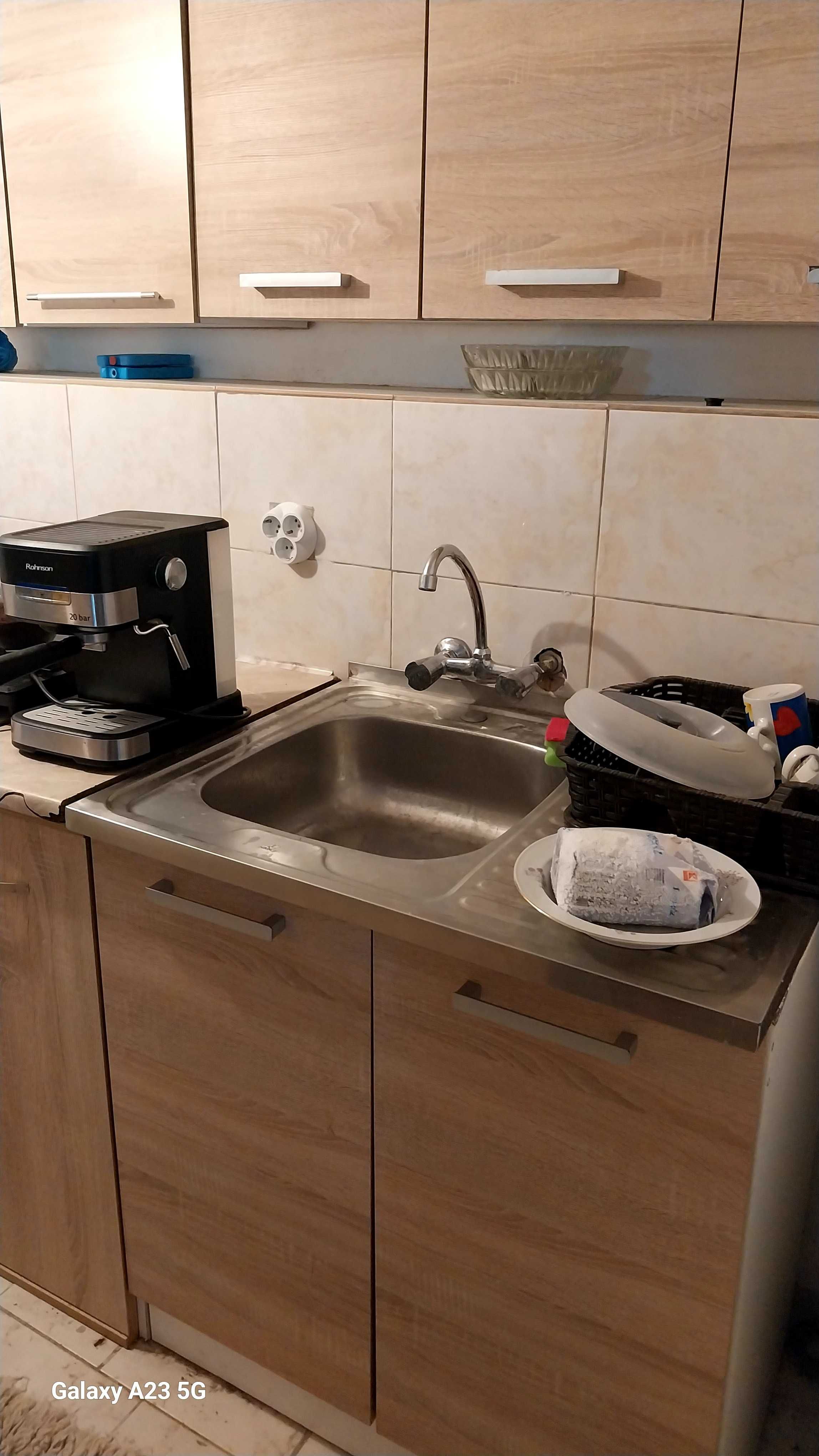 Продавам къща с голям двор в село  9293 Стефан Караджа.