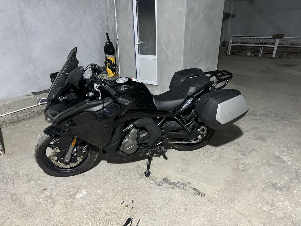 Мотик cf moto 650gt состоняе нового .