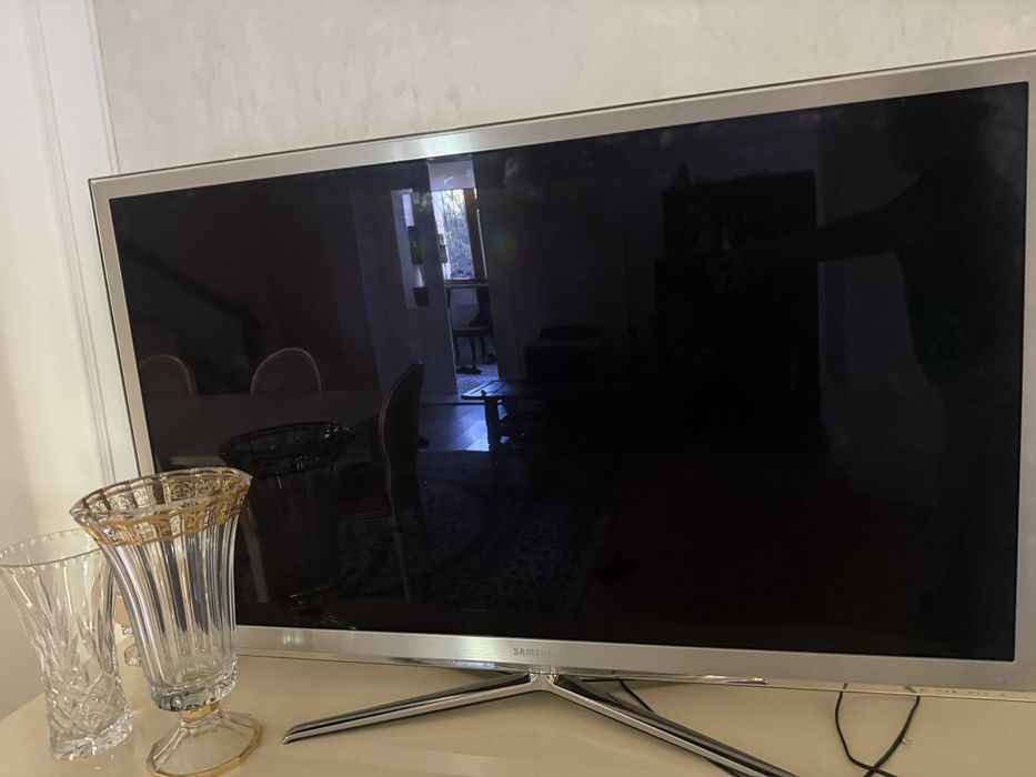 Продам телевизор SAMSUNG 1,30 1метр