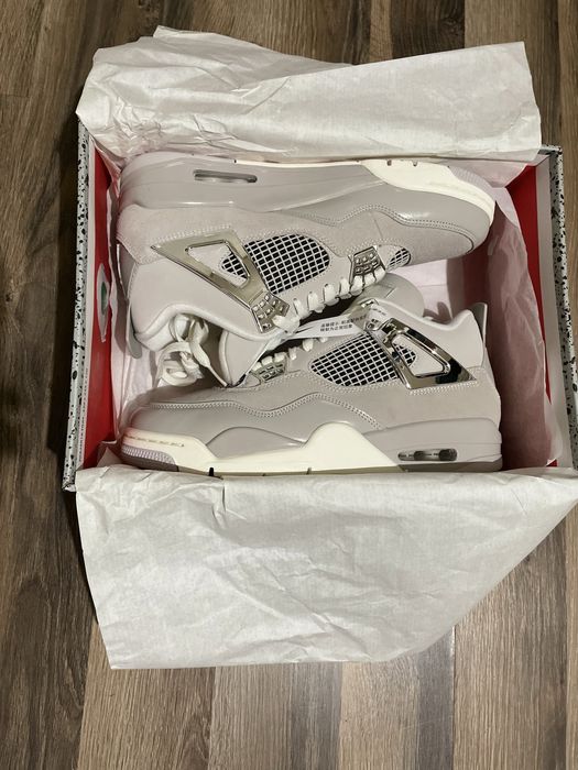 Air Jordan 4 Frozen Moments