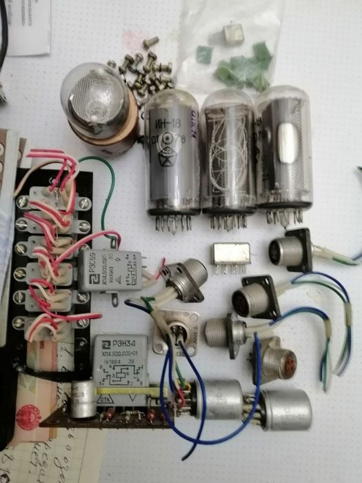 Конденсаторы км зеленые, реле ссср ,разьемы приборные