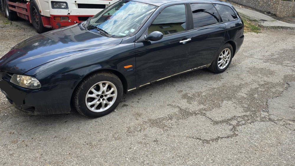 Продавам Алфа ромео 156sw цяла за части или на части