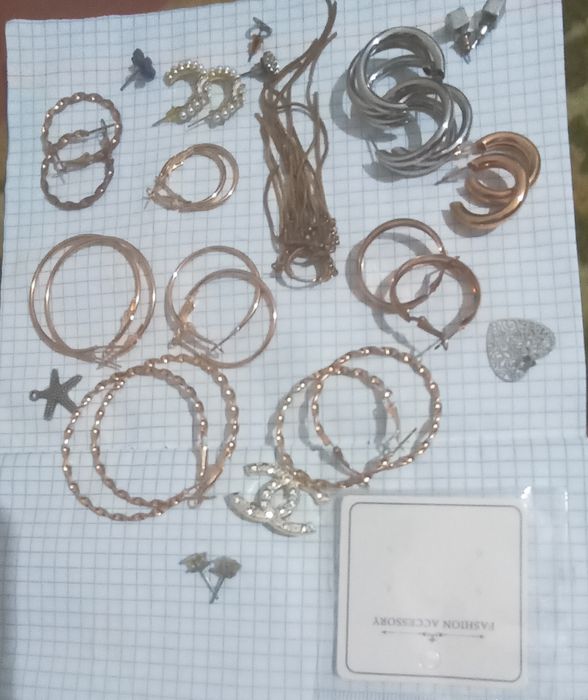 Бижутерия серьги и пару кулонов цена за все