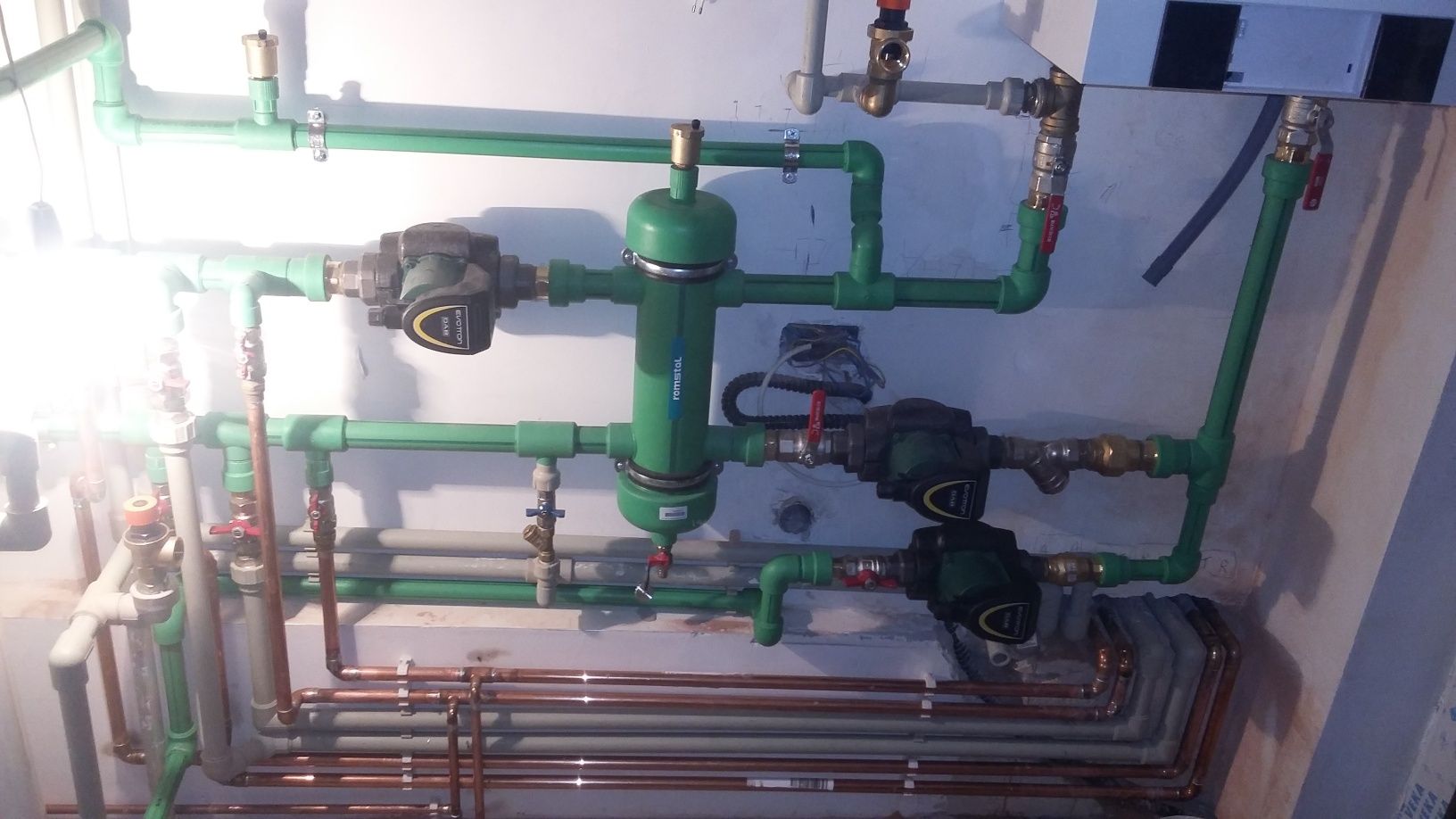Instalator , Încălzire în pardoseală , Montaj centrale
