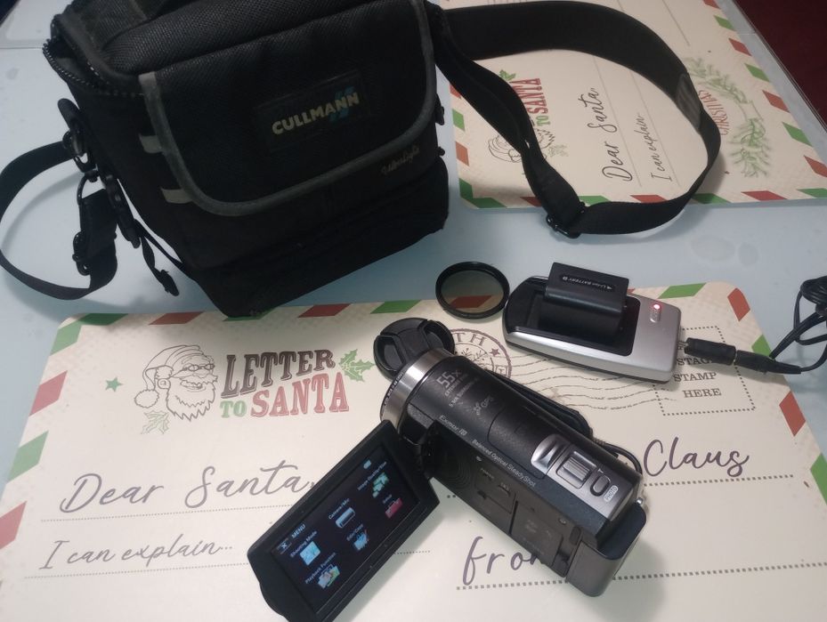 HandyCam Sony, GPS, SteadyShot, LCD tactil, Full HD, senzor Exmor E