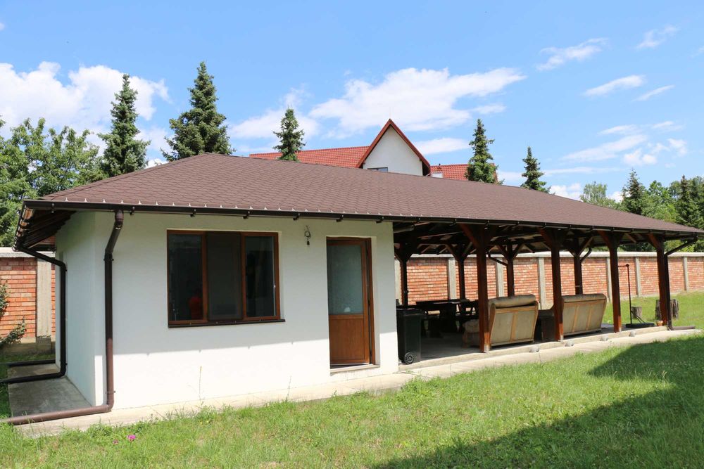 Casă/pensiune/azil/sediu firma langa Botosani, zona Baisa