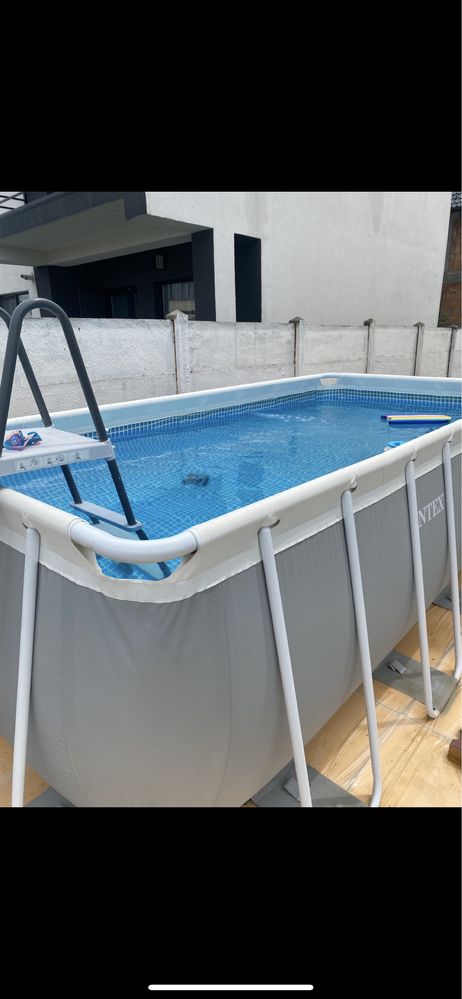 Vând piscina INTEX 4x2