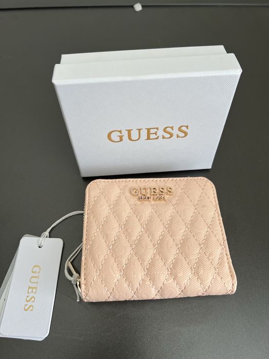 Оригинални дамски портмонета GUESS